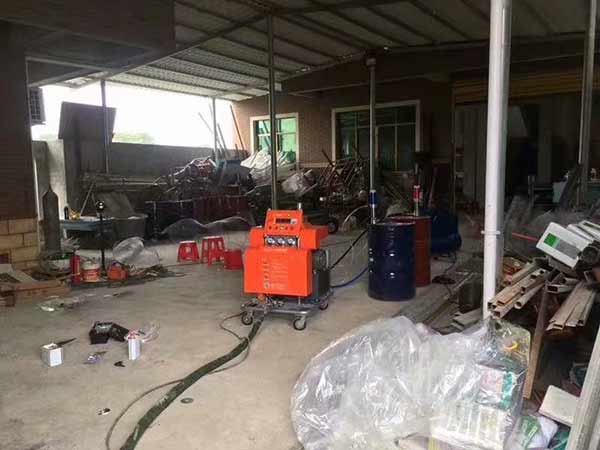 湖北聚脲噴涂機(jī)雕塑防腐選擇液壓H5600型(圖2) 5600液壓聚脲噴涂機(jī)湖北武漢應(yīng)用于泡沫雕塑防腐噴涂