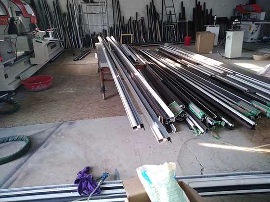 鋁型材聚氨酯隔熱澆注門(mén)窗保溫噴涂