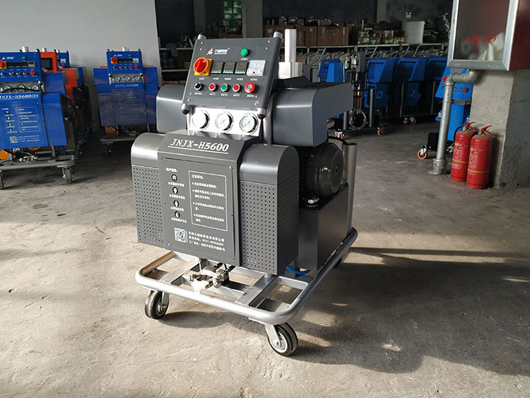 聚氨酯硬泡噴涂機(jī)(圖1) H5600系列聚氨酯硬泡噴涂機(jī)