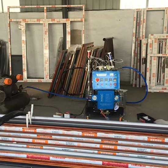 鋁型材填充發(fā)泡設(shè)備(圖1) JNJX-Q2600型鋁型材填充發(fā)泡設(shè)備