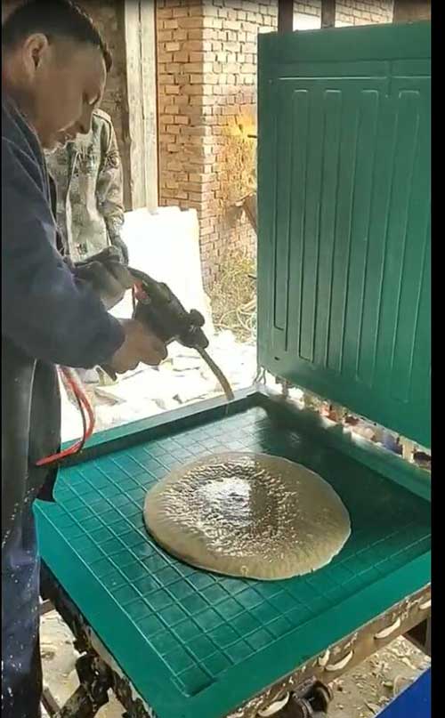 養(yǎng)殖場仔豬電熱板 聚氨酯材料發(fā)泡機(jī)案例