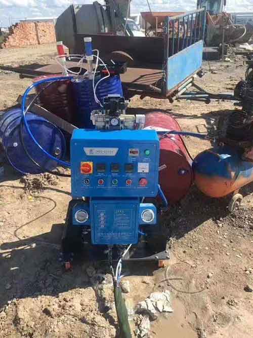 墻面噴涂機(jī)多少錢一臺(tái)?(圖1) Q2600聚氨酯墻面噴涂機(jī)