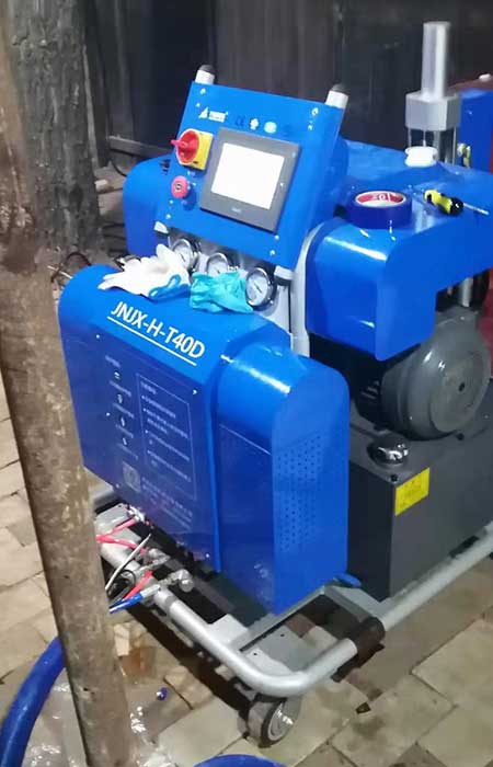 牧原聚脲地坪(圖2) 養(yǎng)殖場豬舍耐磨地面噴涂設(shè)備