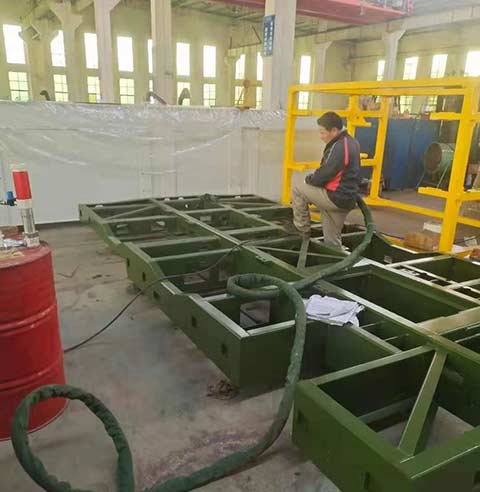 化工設備噴涂保溫(圖2) 設備框架保溫聚氨酯發(fā)泡施工